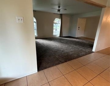 2821 Teakwood Drive - Photo Thumbnail 12