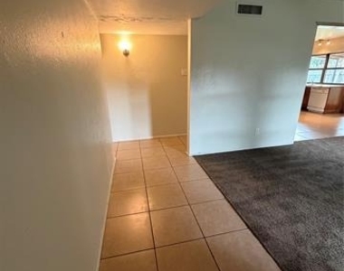 2821 Teakwood Drive - Photo Thumbnail 10