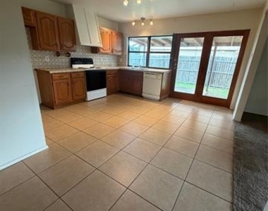 2821 Teakwood Drive - Photo Thumbnail 8