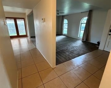 2821 Teakwood Drive - Photo Thumbnail 11