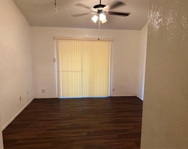801 Colchester Drive - Photo Thumbnail 8