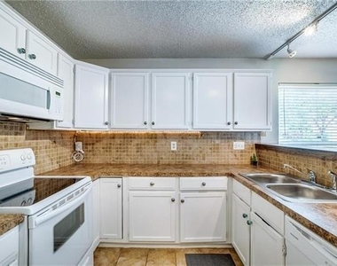 1704 Quail Run Drive - Photo Thumbnail 5