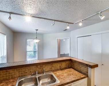 1704 Quail Run Drive - Photo Thumbnail 6