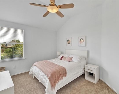 5104 White Spruce Drive - Photo Thumbnail 8