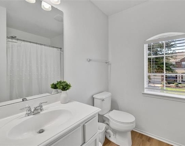 5104 White Spruce Drive - Photo Thumbnail 7