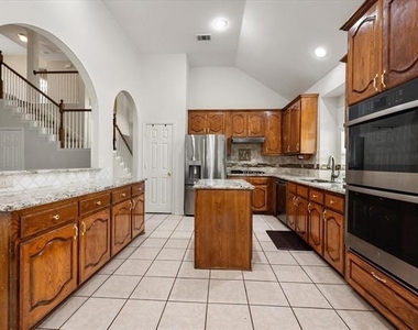7700 Buccaneer Circle - Photo Thumbnail 10