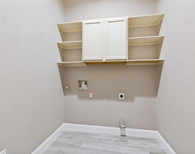 455 Chisholm Trail - Photo Thumbnail 21