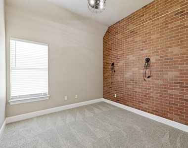 455 Chisholm Trail - Photo Thumbnail 17