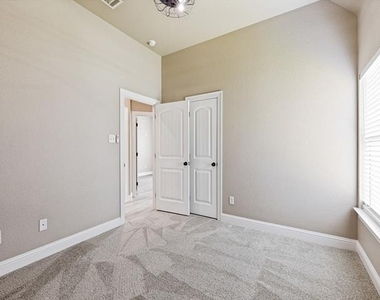 455 Chisholm Trail - Photo Thumbnail 18