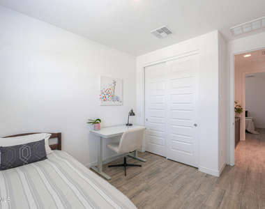 29412 N 31st Lane - Photo Thumbnail 14