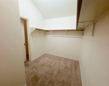 5601 Piedra Drive - Photo Thumbnail 16