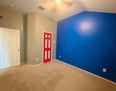 5601 Piedra Drive - Photo Thumbnail 19
