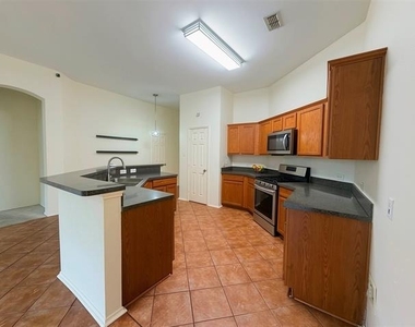 5601 Piedra Drive - Photo Thumbnail 9