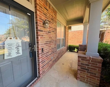 5601 Piedra Drive - Photo Thumbnail 3