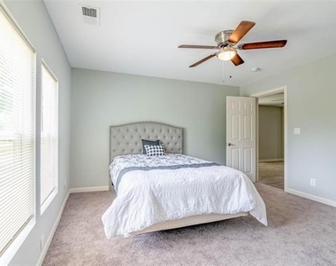 1203 E King Street - Photo Thumbnail 5