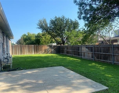 302 Crabapple Drive - Photo Thumbnail 20