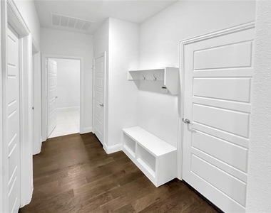 3900 Starlight Creek Drive - Photo Thumbnail 7