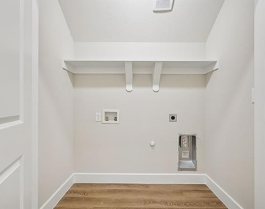 3505 Taas Drive - Photo Thumbnail 25