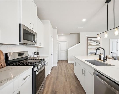 3505 Taas Drive - Photo Thumbnail 5