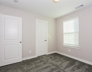 714 Lacewing Drive - Photo Thumbnail 8