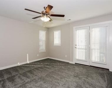 714 Lacewing Drive - Photo Thumbnail 5