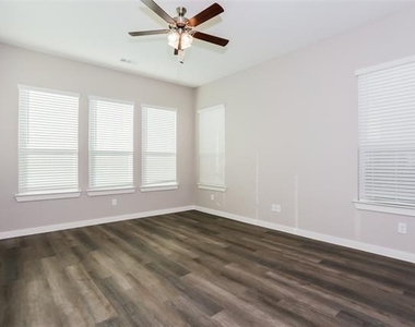 714 Lacewing Drive - Photo Thumbnail 7