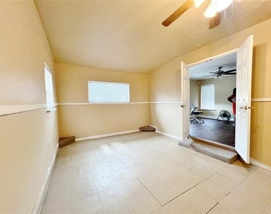 4236 Comanche Street - Photo Thumbnail 10