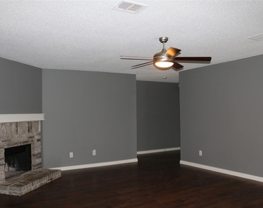 2748 Peach Drive - Photo Thumbnail 3