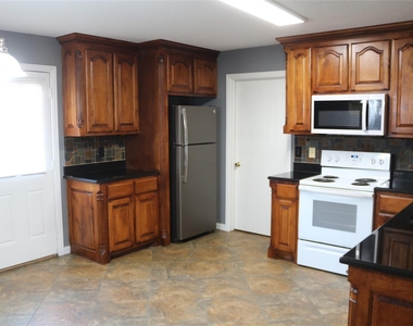 2748 Peach Drive - Photo Thumbnail 7
