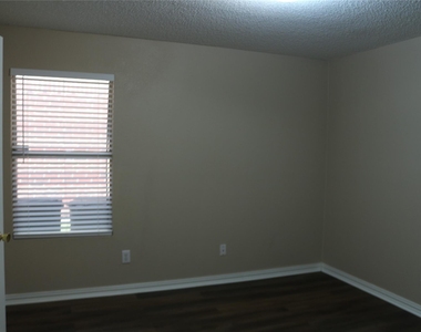 2748 Peach Drive - Photo Thumbnail 14