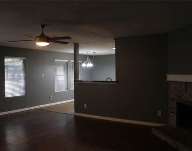 2748 Peach Drive - Photo Thumbnail 4