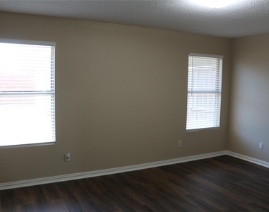 2748 Peach Drive - Photo Thumbnail 8