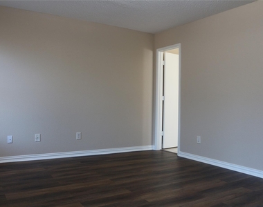 2748 Peach Drive - Photo Thumbnail 9