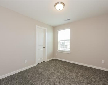 831 Feather Thorn Drive - Photo Thumbnail 9