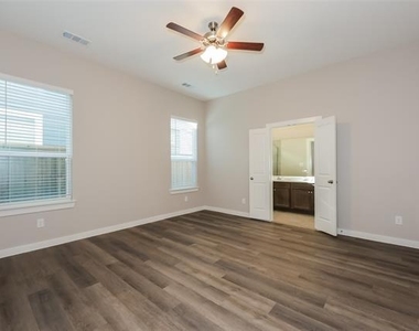 831 Feather Thorn Drive - Photo Thumbnail 4
