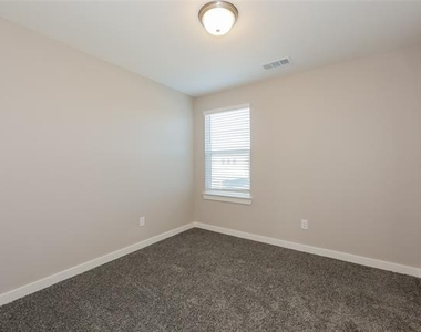 831 Feather Thorn Drive - Photo Thumbnail 10