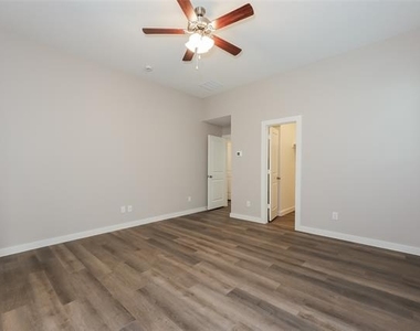 831 Feather Thorn Drive - Photo Thumbnail 5