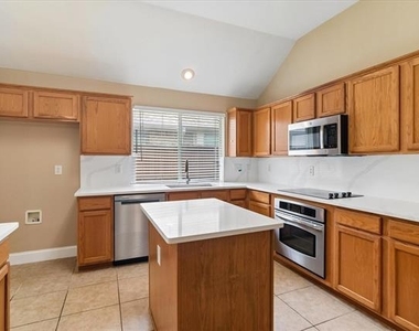 10610 Stone Falls Lane - Photo Thumbnail 11
