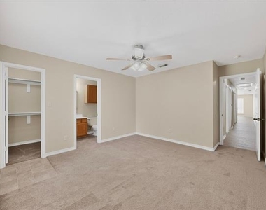 117 W Wilson Avenue - Photo Thumbnail 16