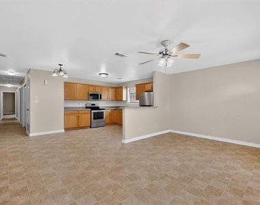 117 W Wilson Avenue - Photo Thumbnail 6