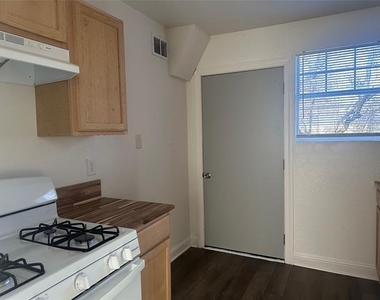 1217 Estelle Street - Photo Thumbnail 4