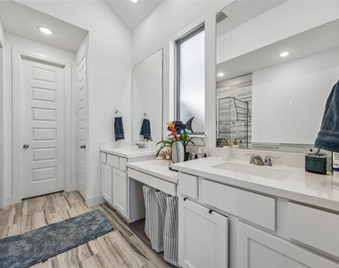 9421 Leisure Pace Lane - Photo Thumbnail 11