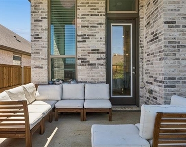 9421 Leisure Pace Lane - Photo Thumbnail 27