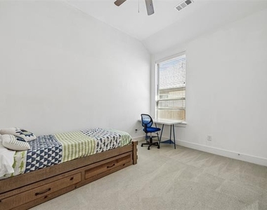 9421 Leisure Pace Lane - Photo Thumbnail 3