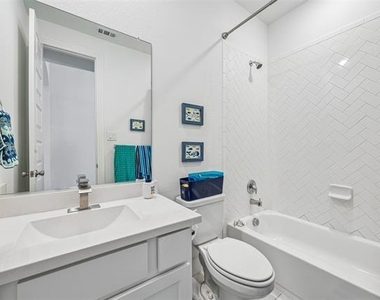 9421 Leisure Pace Lane - Photo Thumbnail 5