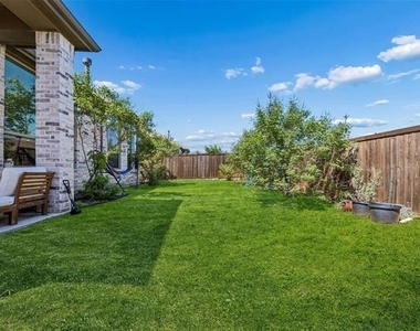 9421 Leisure Pace Lane - Photo Thumbnail 25