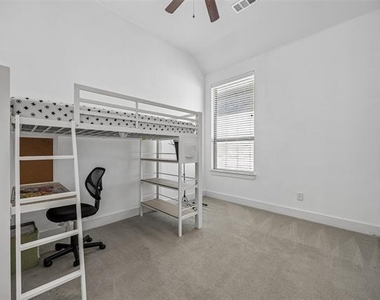 9421 Leisure Pace Lane - Photo Thumbnail 7