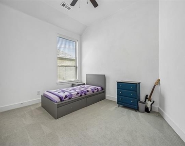 9421 Leisure Pace Lane - Photo Thumbnail 2