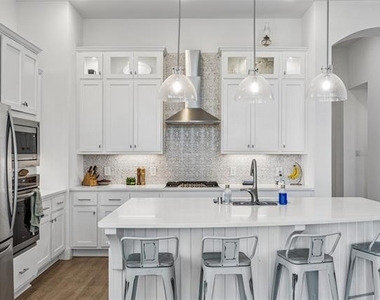 9421 Leisure Pace Lane - Photo Thumbnail 13