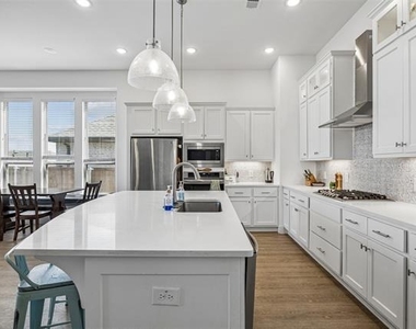 9421 Leisure Pace Lane - Photo Thumbnail 15